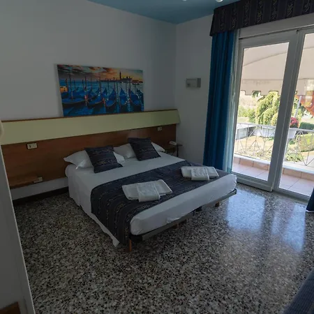 Lucy Hotel 2*